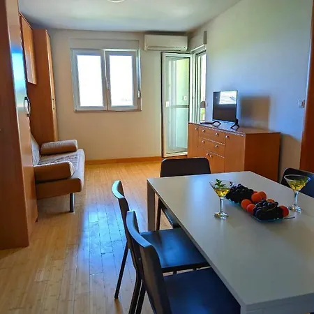 City Apartment Omis Exterior photo